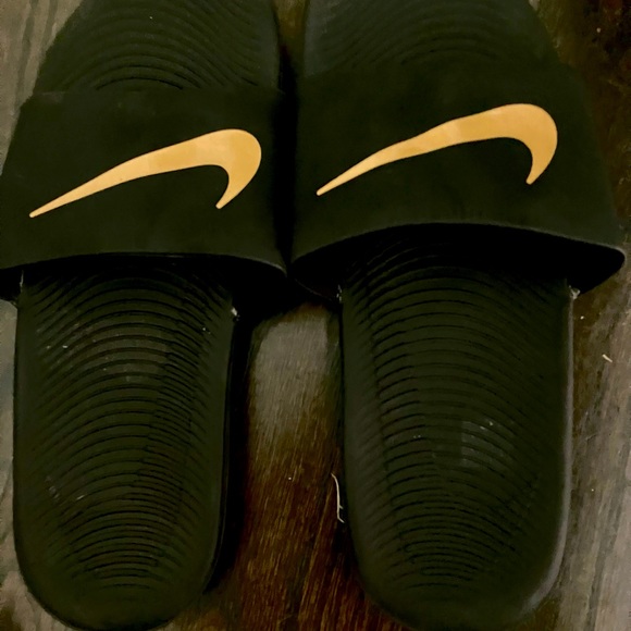 Nike slides size 6 in youth. - Picture 1 of 1